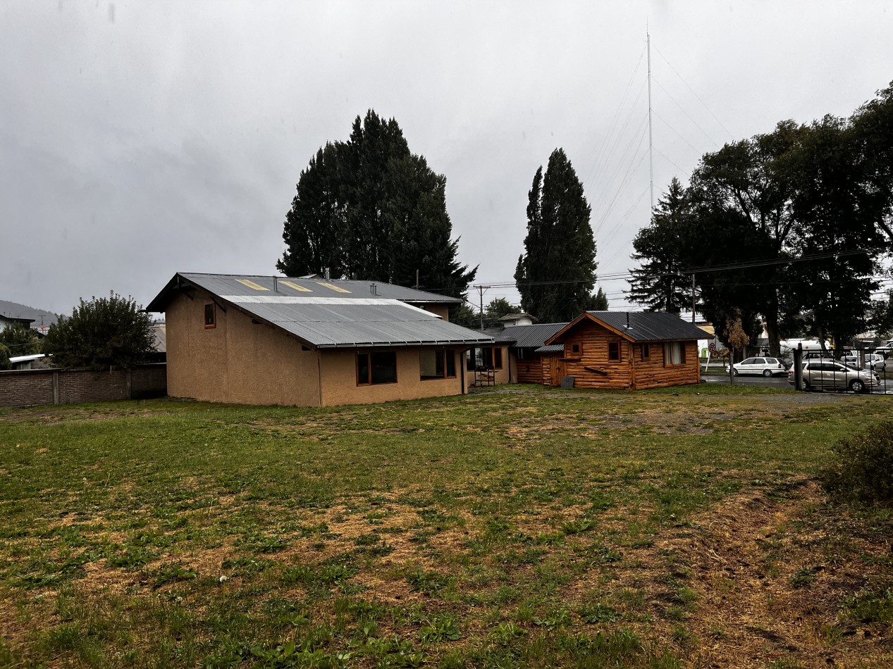 Lote amplio con departamento y oficinas para desarrollo
