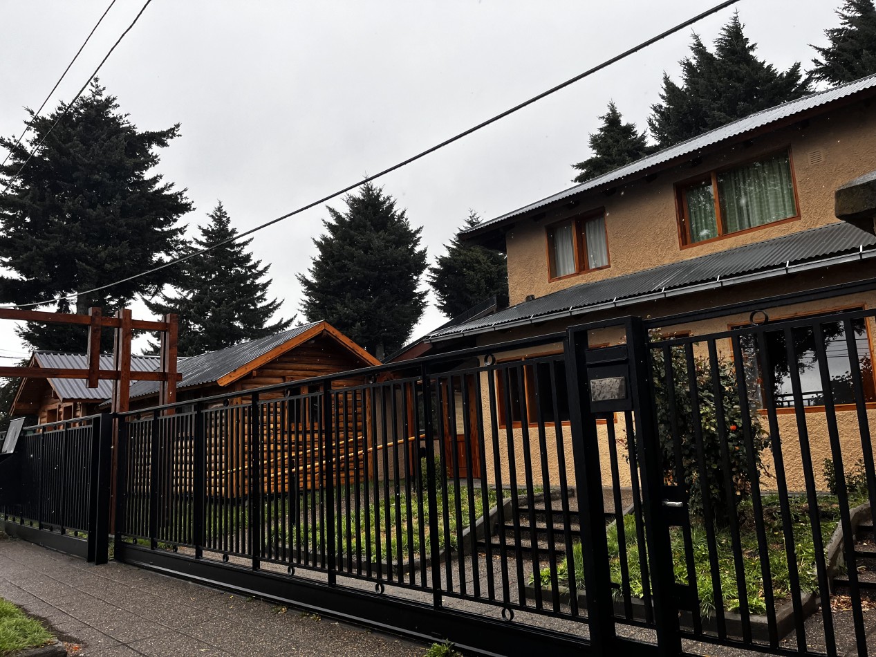 Lote amplio con departamento y oficinas para desarrollo